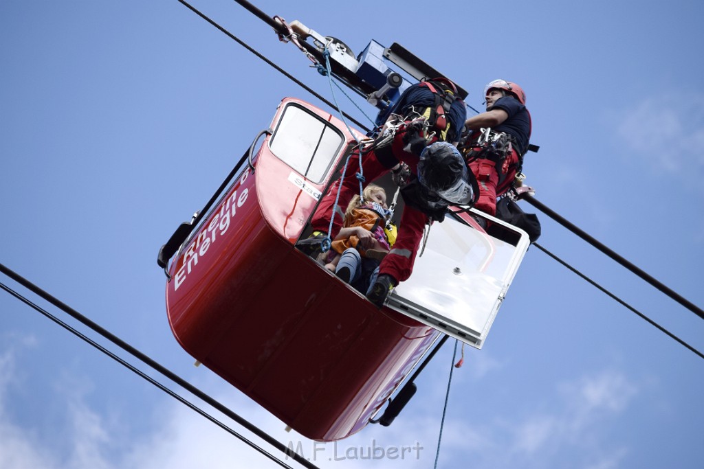 Koelner Seilbahn Gondel blieb haengen Koeln Linksrheinisch P259.JPG - Miklos Laubert